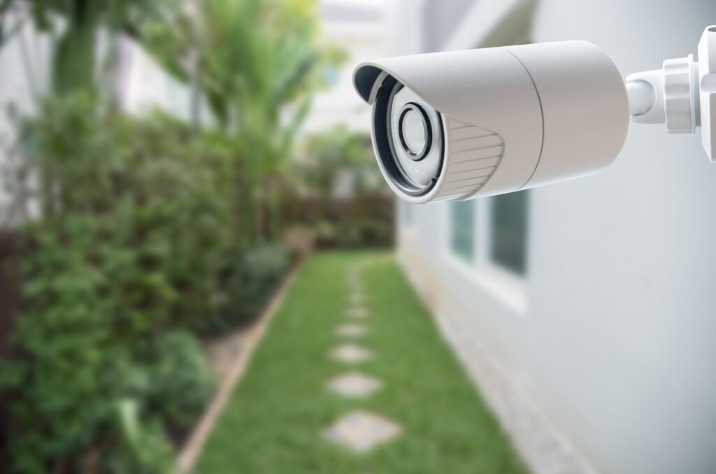 Caméra de sécurité sur le côté maison