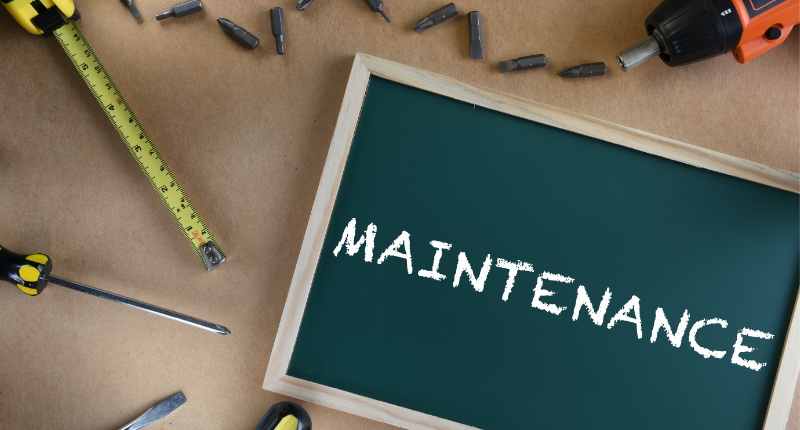 Tableau avec le mot maintenance d'écrit