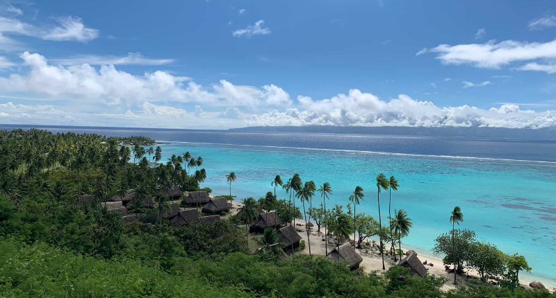 Plage océan bleu clair île