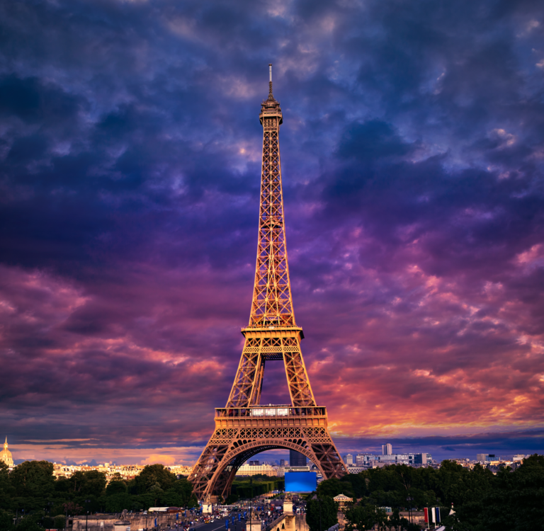 Manava Conciergerie villes secteur Tour eiffel coucher de soleil cadré