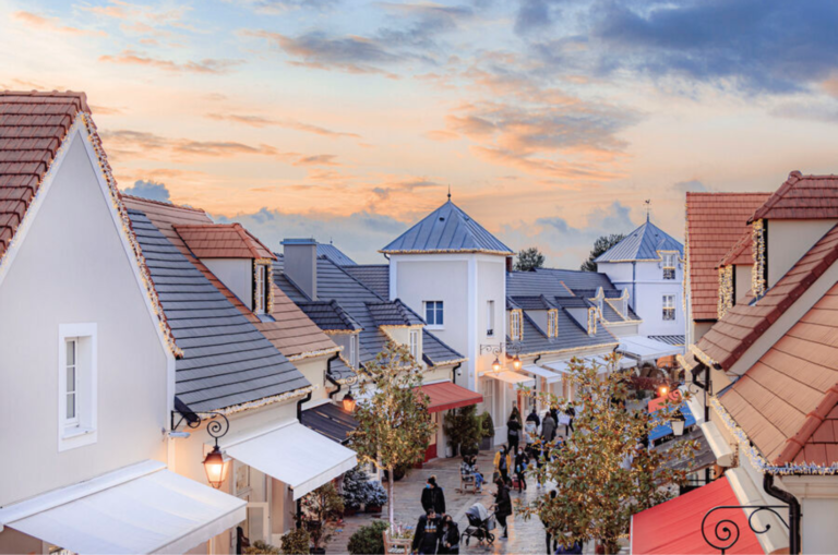 rue-piétonne-serris-soir